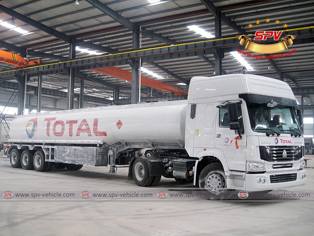 Front Right View of Sinotruk Tractor and Fuel Tank Semi-trailer (36,000 liters) for Gambia "TOTAL"