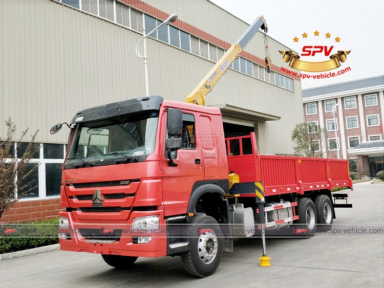 SPV is shipping 1 unit of cargo truck with crane Sinotruk to Latin America in November, 2017.