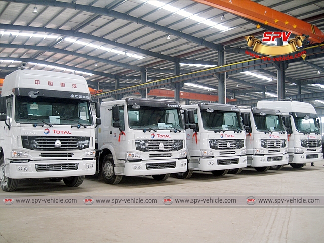 Front View of Fuel Tanker Sinotruk for Gambia "TOTAL" 