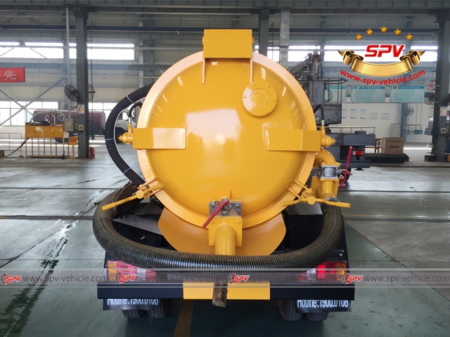 Back Viewof 3,000 Liters Sewage Tanker Back Viewof 3,000 Liters Sewage Tanker