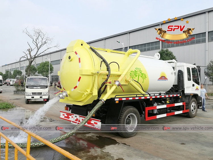 8,000 Litres Sewer Vacuum Truck ISUZU - Discharging 8,000 Litres Sewer Vacuum Truck ISUZU - Discharging