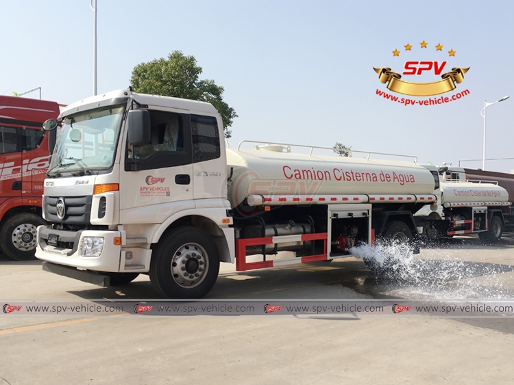 Water Tank Truck FOTON - Diesel Water Pump Working Water Tank Truck FOTON - Diesel Water Pump Working