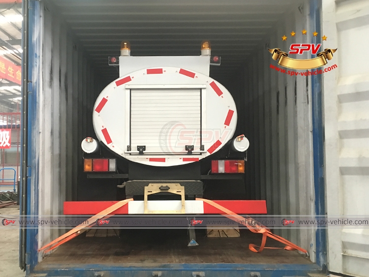 Fuel Truck ISUZU - Loading Fuel Truck ISUZU - Loading