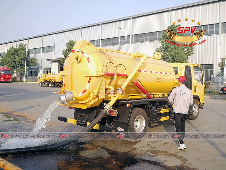 6,000 Litres Sewage Vacuum Truck ISUZU - Discharge Valve 6,000 Litres Sewage Vacuum Truck ISUZU - Discharge Valve