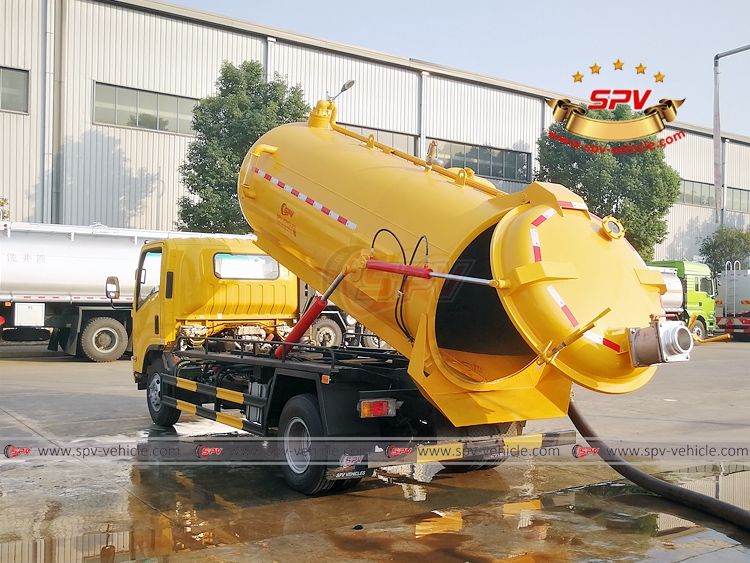 6,000 Litres Sewage Vacuum Truck ISUZU - Tank Lifting 6,000 Litres Sewage Vacuum Truck ISUZU - Tank Lifting