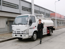 To Ghana – Stainless Steel Mini Fuel Truck ISUZU (Capacity: 4,000 liters)  in Jan.6, 2016